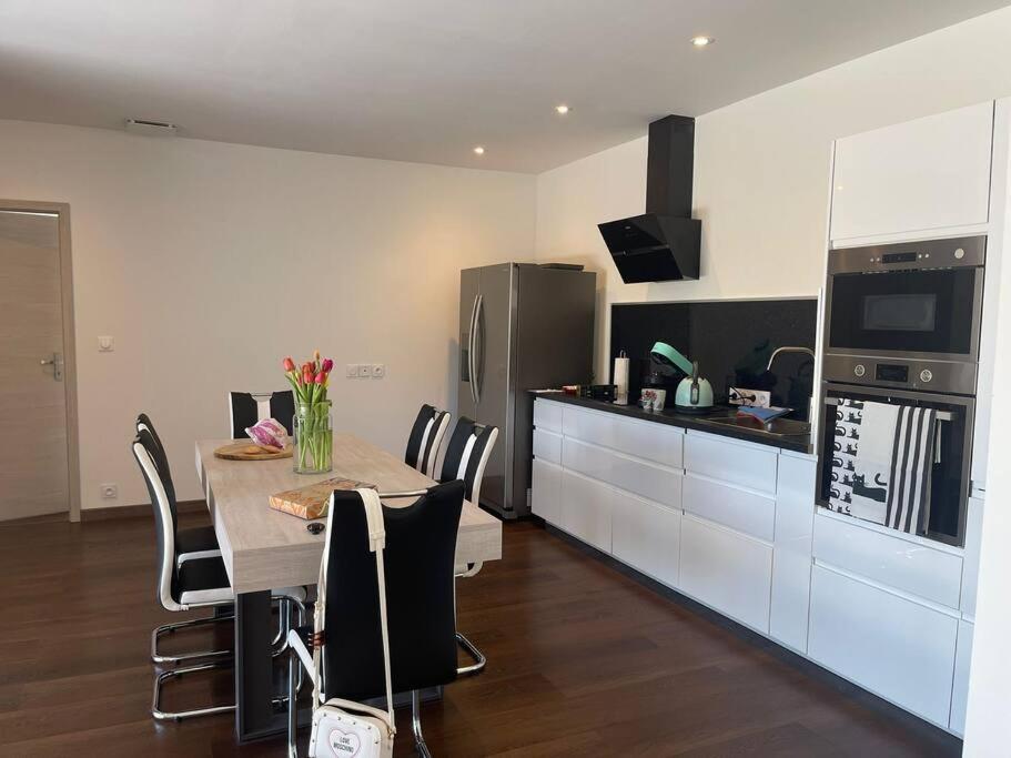 Brand New Villa With Fully Intergrated Air Conditioning & Private Pool, Overlooking Forest Sardan Exterior photo