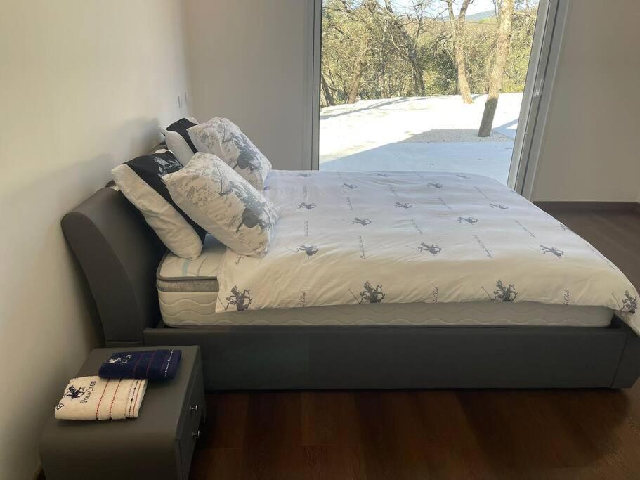 Brand New Villa With Fully Intergrated Air Conditioning & Private Pool, Overlooking Forest Sardan Exterior photo